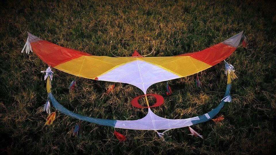 1 - ว่าววงเดือน